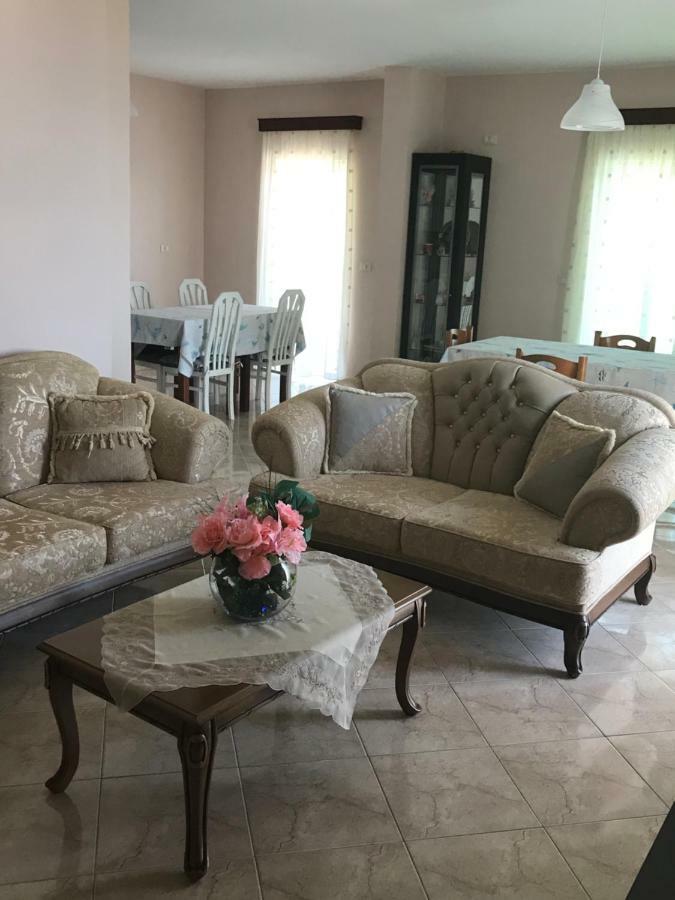 Hotel Vila Kafe Λούκοβο Εξωτερικό φωτογραφία